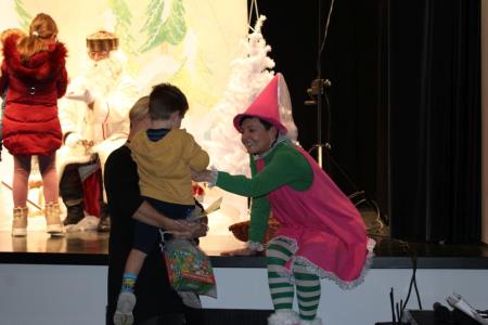 dedek Mraz in nagajiva vila, dec 2023, foto JSKD OI Trebnje (2)